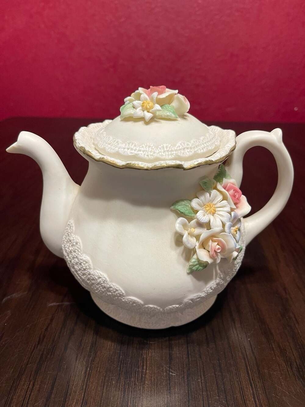 Capodimante Musical Floral Teapot with 3D Roses and Lace Design